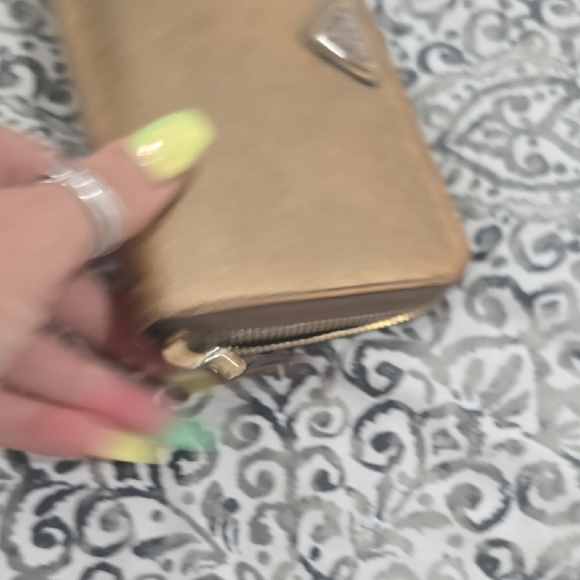 Prada Gold Metallic Wallet Sleek Design With Card Authentic - Picture 5 of 11